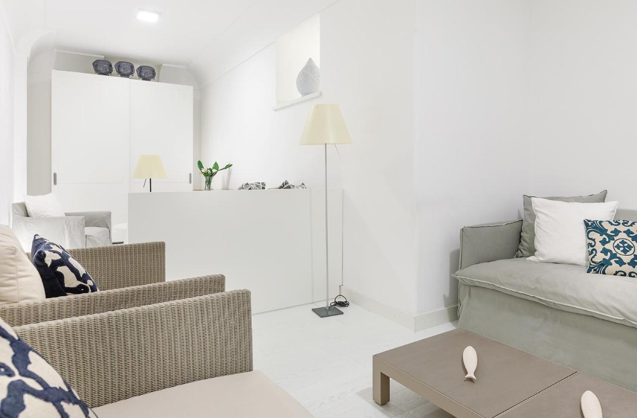 White Stylish Apartment 3 Віко-Екуенсе Екстер'єр фото