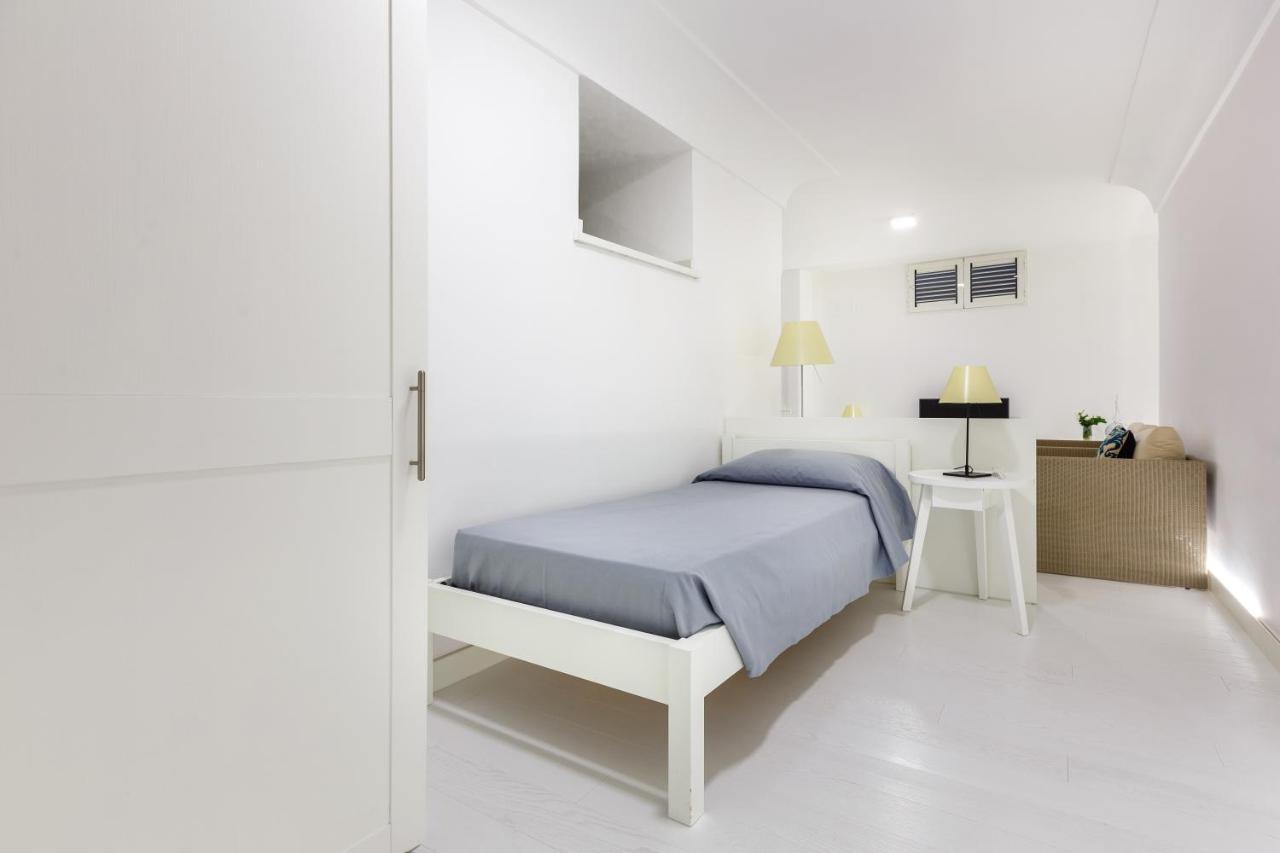 White Stylish Apartment 3 Віко-Екуенсе Екстер'єр фото