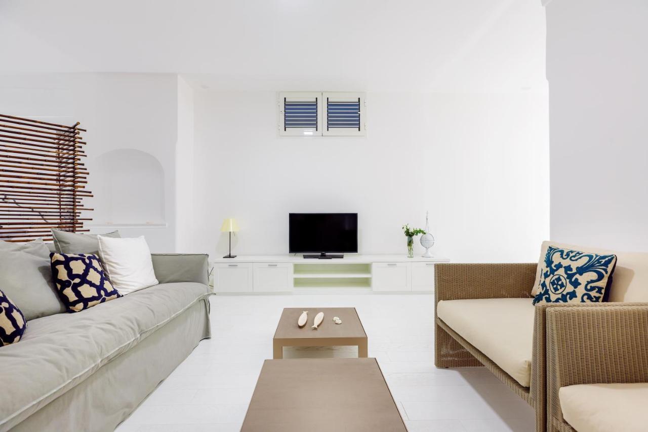 White Stylish Apartment 3 Віко-Екуенсе Екстер'єр фото
