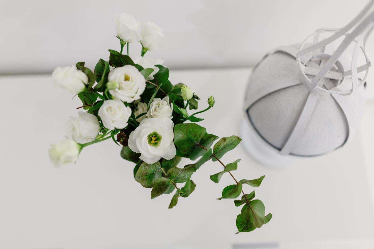 White Stylish Apartment 3 Віко-Екуенсе Екстер'єр фото