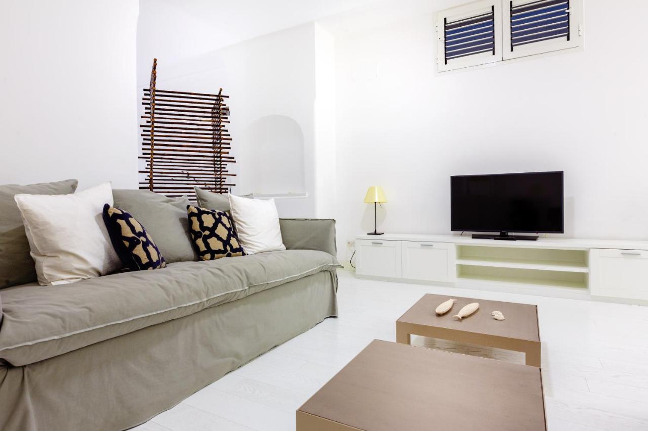 White Stylish Apartment 3 Віко-Екуенсе Екстер'єр фото