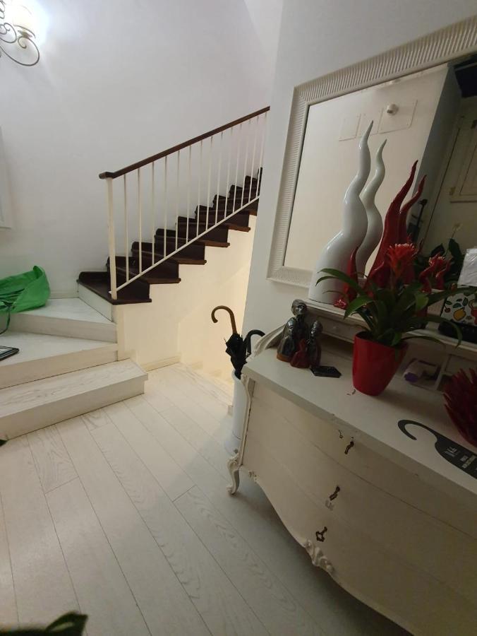 White Stylish Apartment 3 Віко-Екуенсе Екстер'єр фото